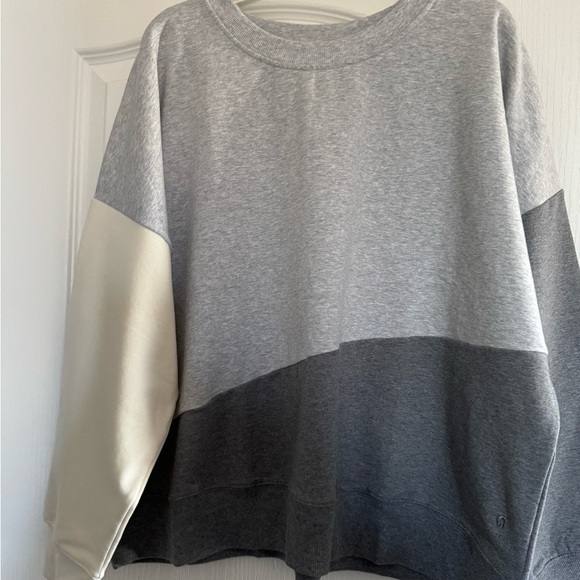 Gray and Cream Hyba NWOT Crewneck Colorblock Sweater. Ptp 28” 25”plus size - Picture 2 of 8
